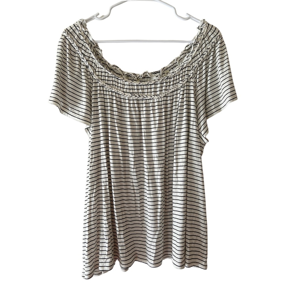 Max Studio Women’s White & Black Stripped Top